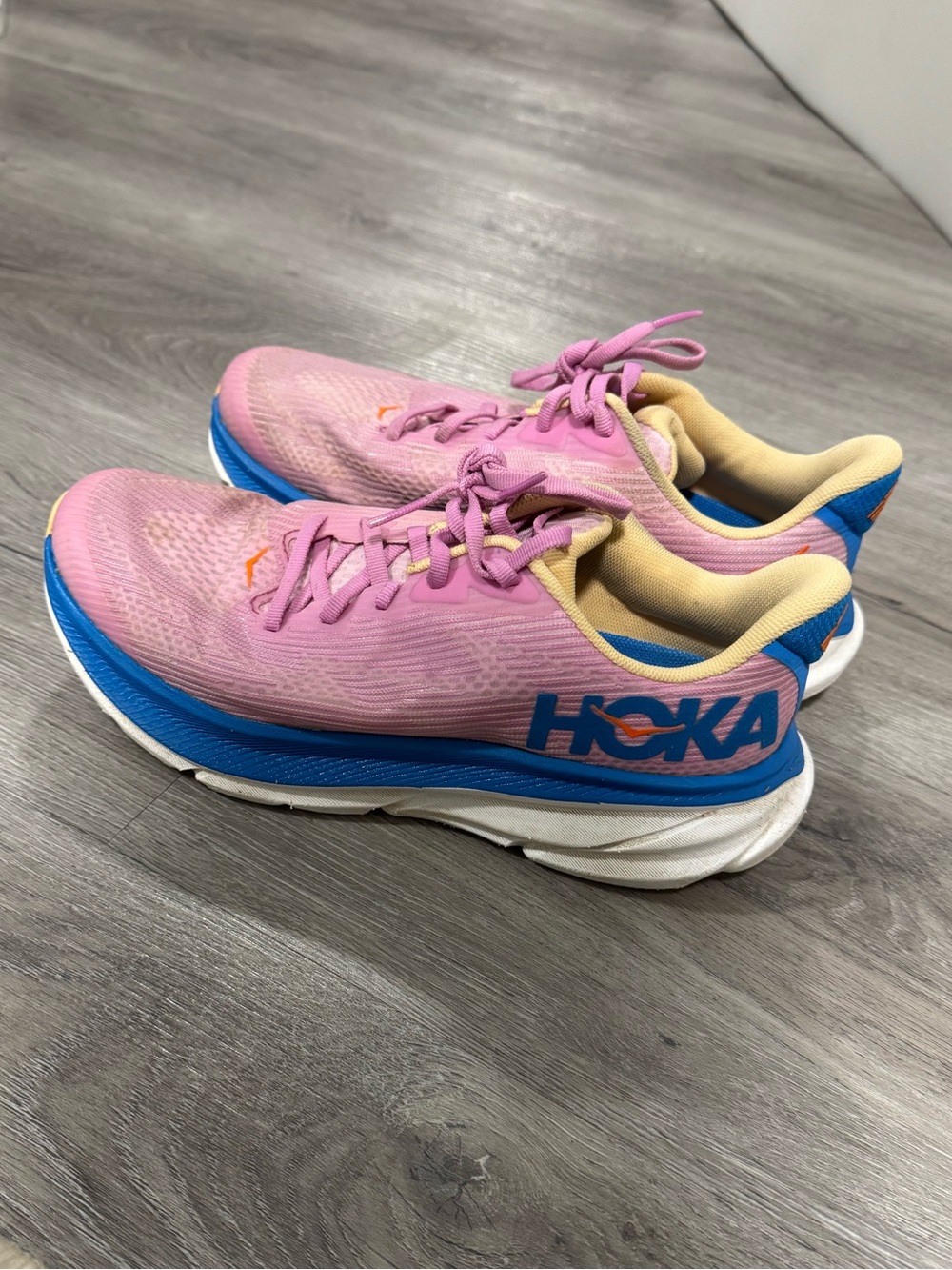 Hoka Clifton 9 - Girls Sz 6/ Women’s Sz 8 - Picture 4 of 5